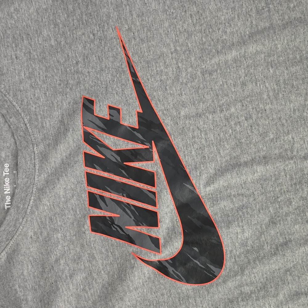 USED Men's Nike Tee - Picture 3 of 5